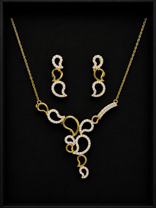 Gold Necklace Set — Paisley Link Pendant