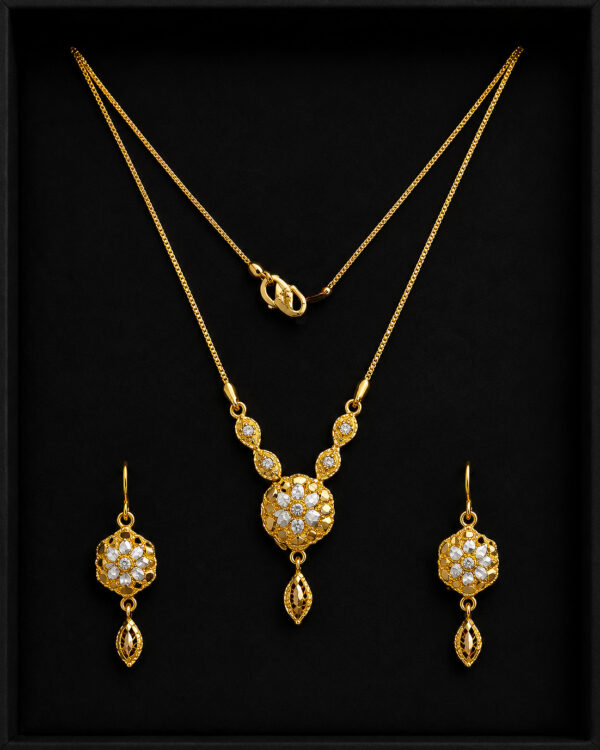 Gold Filigree Necklace Set — Rosette Pendant