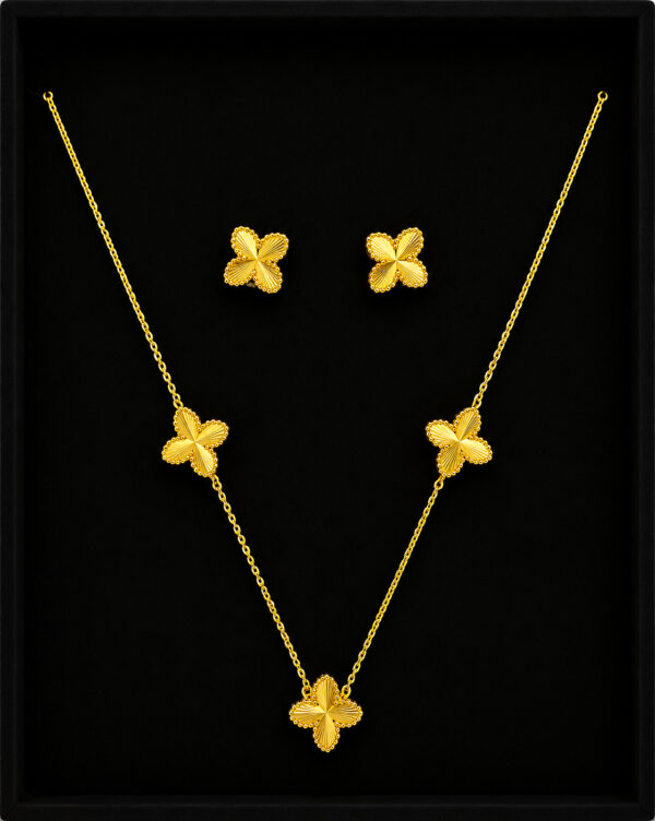 Gold Clover Necklace Set — Fluted Sunburst