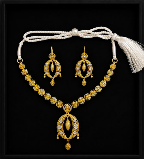 Gold Necklace Set — Daisy Chain Oval Pendant