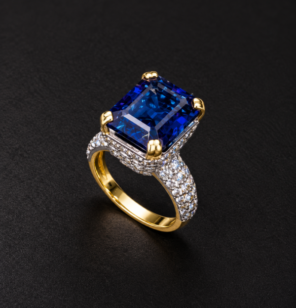 Gold Ring — Sapphire Solitaire, Pavé Diamond Shoulders