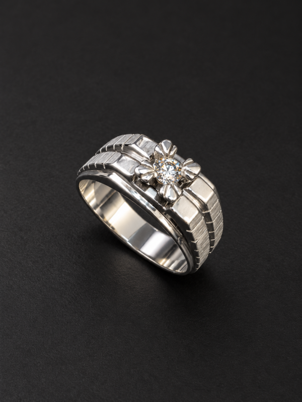 Men's Palladium Ring — Textured Link Band, Flower-Set Diamond