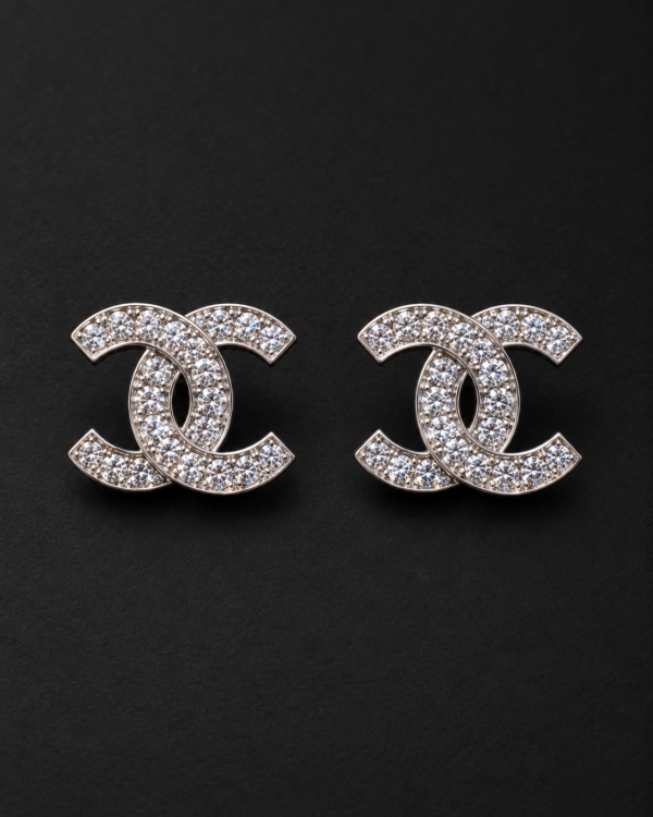 Interlocking Circles Pavé Stud Earrings